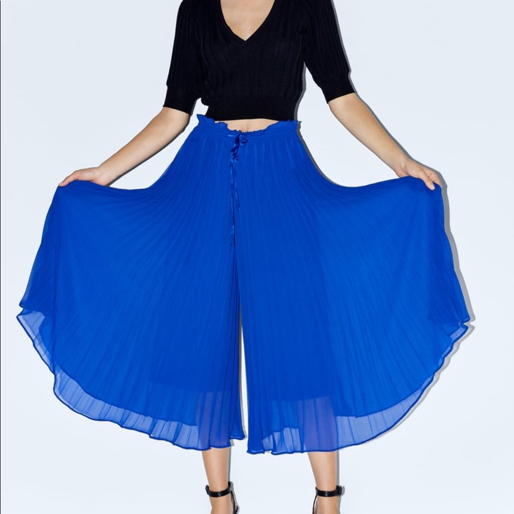 Tie Waist Pleated Crop Pants